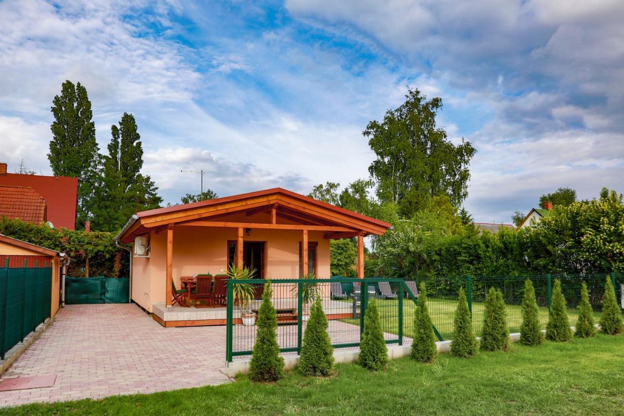 Hullam Nyaralo * Balatonmariafurdo