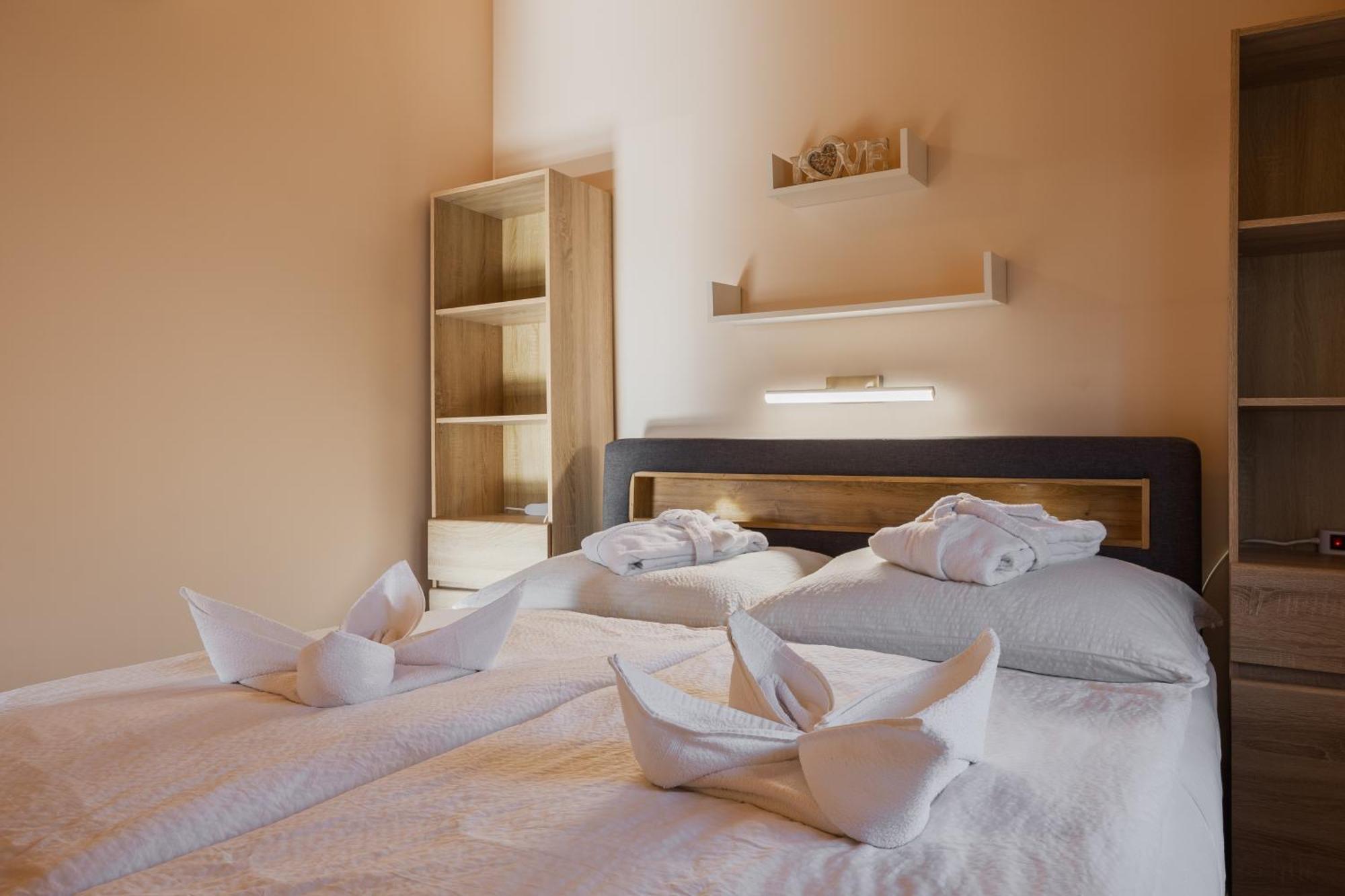 Appartement Hullam Nyaralo *