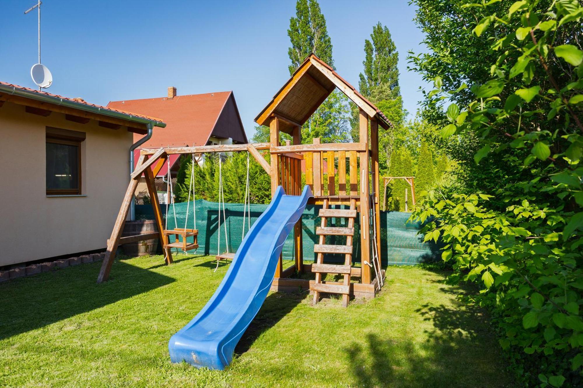 Hullam Nyaralo * Balatonmáriafürdő